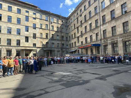 Огнеборцы провели мастер-класс по пожарной безопасности в Институте черной металлургии имени И.П. Бардина